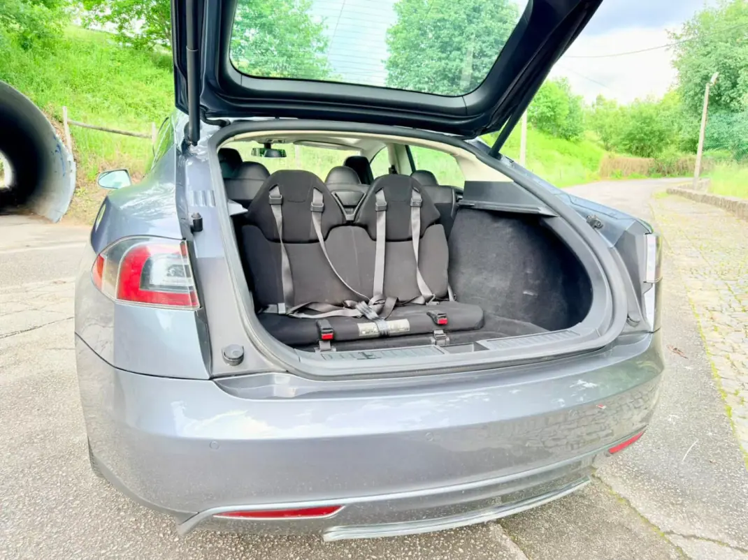 Tesla Model S 2013 - 15500 EUR, 306000 km - AUTO.MOTO.pt - 306000km - foto 8 de 24