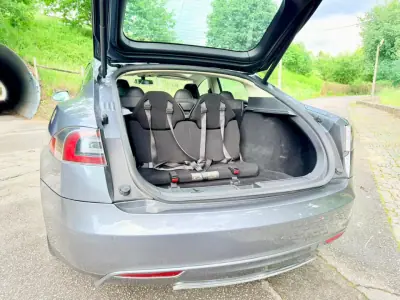 Tesla Model S 2013 - 15500 EUR, 306000 km - AUTO.MOTO.pt - 306000km - foto 8 de 24
