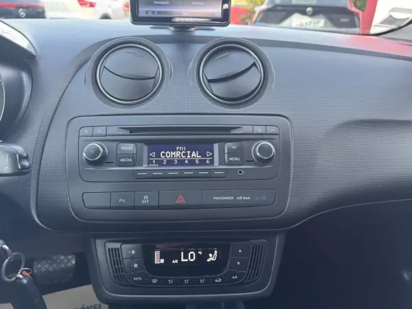 SEAT Ibiza 2014 - 11500 EUR, 93000 km - AUTO.MOTO.pt - 93000km - foto 13 de 41