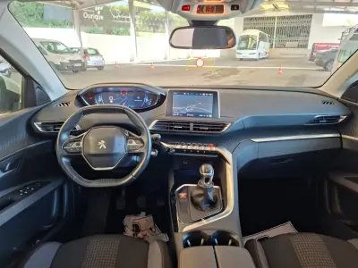 Peugeot 3008 2019 - 19900 EUR, 73744 km - 73744km - foto 5 de 23