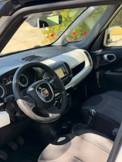 Fiat 500L 2015 - 9900 EUR, 126882 km - AUTO.MOTO.pt - 126882km - foto 7 de 8