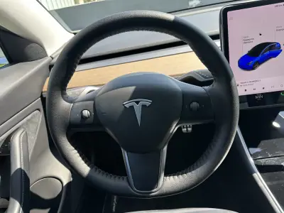 Tesla Model 3 2019 - 21900 EUR, 86000 km - AUTO.MOTO.pt - 86000km - foto 35 de 64