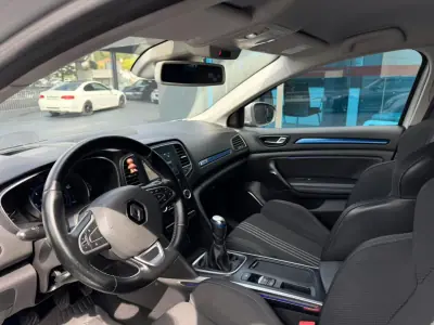 Renault Mégane Sport Tourer 2017 - 13300 EUR, 162000 km - AUTO.MOTO.pt - 162000km - foto 6 de 11