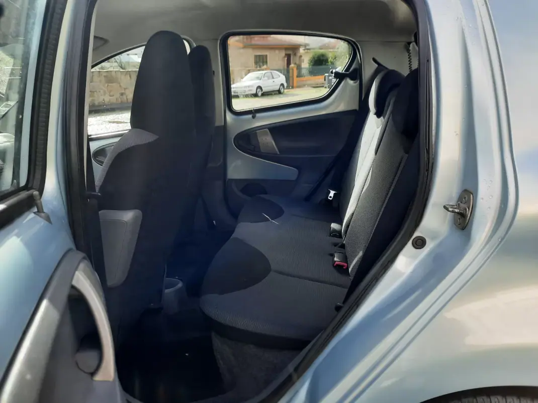 Toyota Aygo 2006 - 5950 EUR, 151957 km - AUTO.MOTO.pt - 151957km - foto 7 de 11