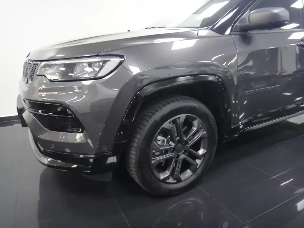 Jeep Compass 2021 - 20900 EUR, 100000 km - AUTO.MOTO.pt - 100000km - foto 4 de 40