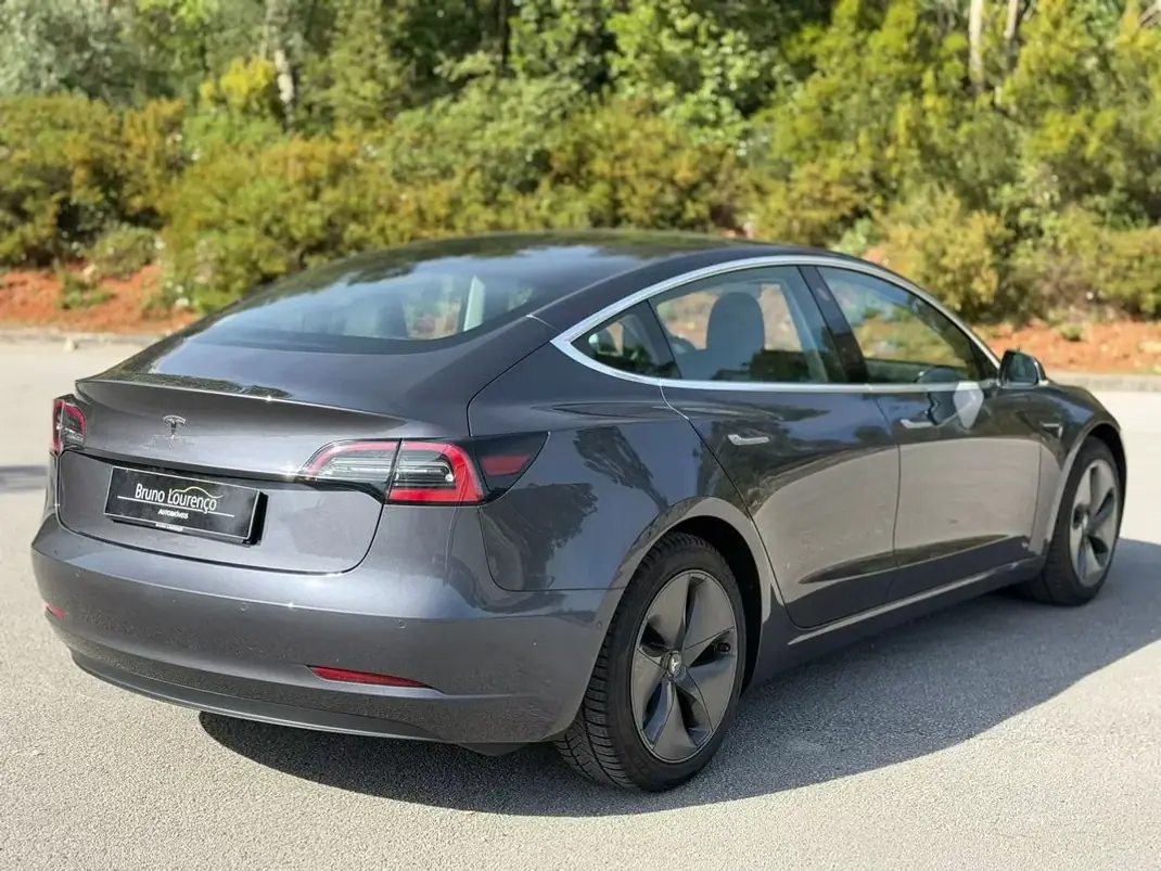 Tesla Model 3 2020 - 21500 EUR, 128300 km - AUTO.MOTO.pt - 128300km - foto 6 de 26
