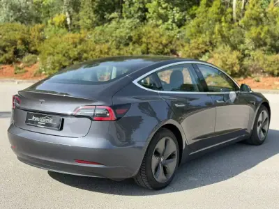 Tesla Model 3 2020 - 21500 EUR, 128300 km - AUTO.MOTO.pt - 128300km - foto 6 de 26