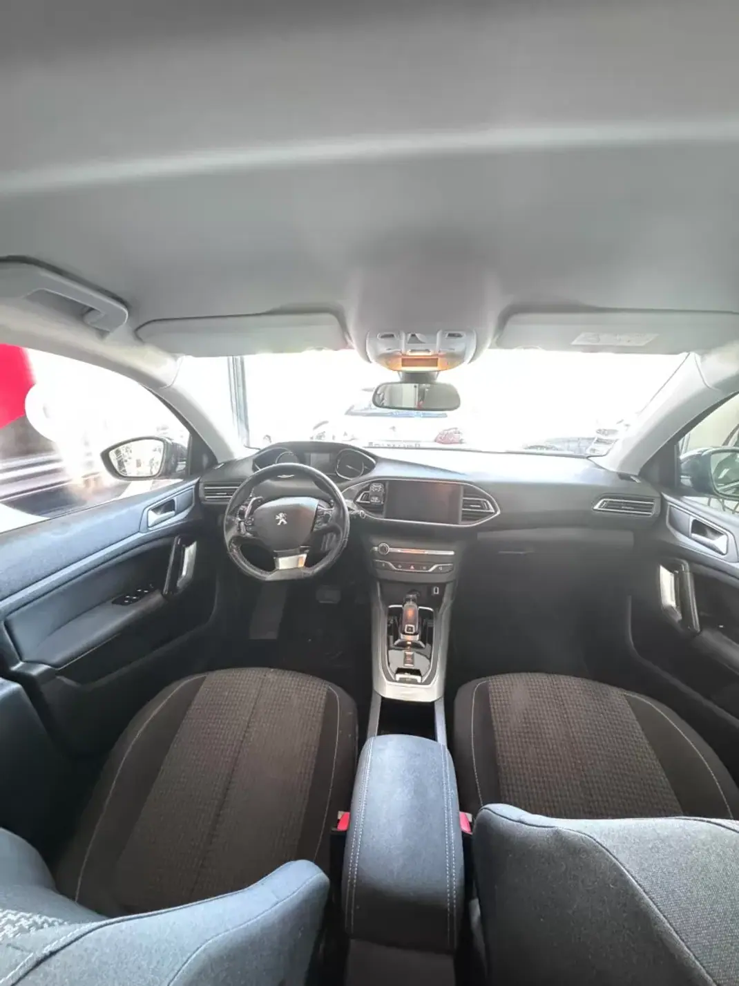 Peugeot 308 SW 2018 - 10900 EUR, 165000 km - AUTO.MOTO.pt - 165000km - foto 8 de 14