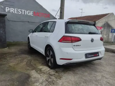 Volkswagen e-Golf 2019 - 15900 EUR, 81000 km - AUTO.MOTO.pt - 81000km - foto 6 de 26