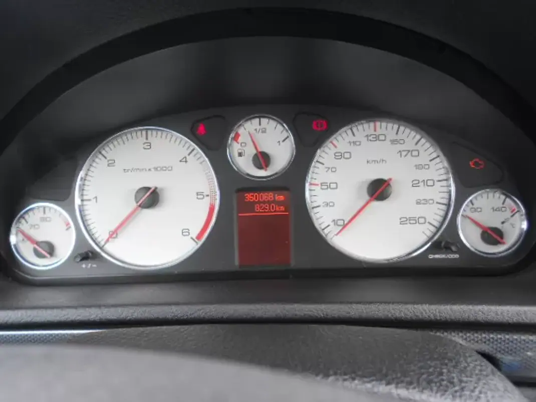 Peugeot 407 2004 - 4500 EUR, 0 km - AUTO.MOTO.pt - foto 2 de 12