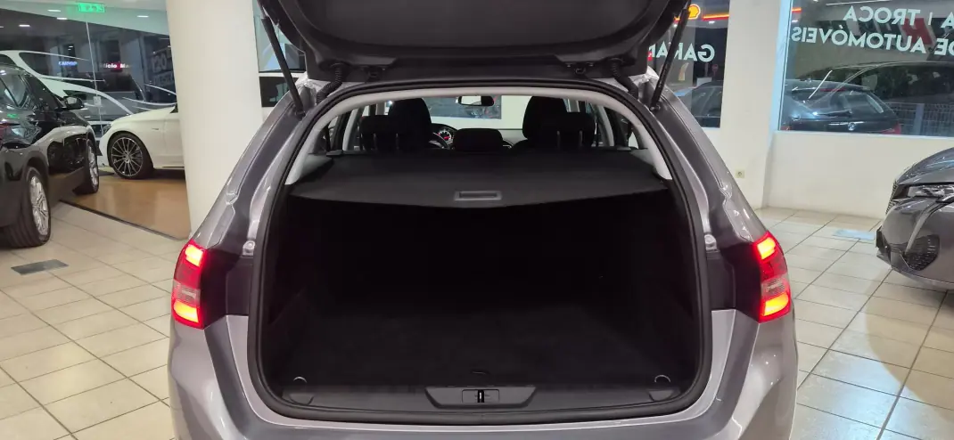 Peugeot 308 SW 2016 - 9490 EUR, 123000 km - AUTO.MOTO.pt - 123000km - foto 26 de 27