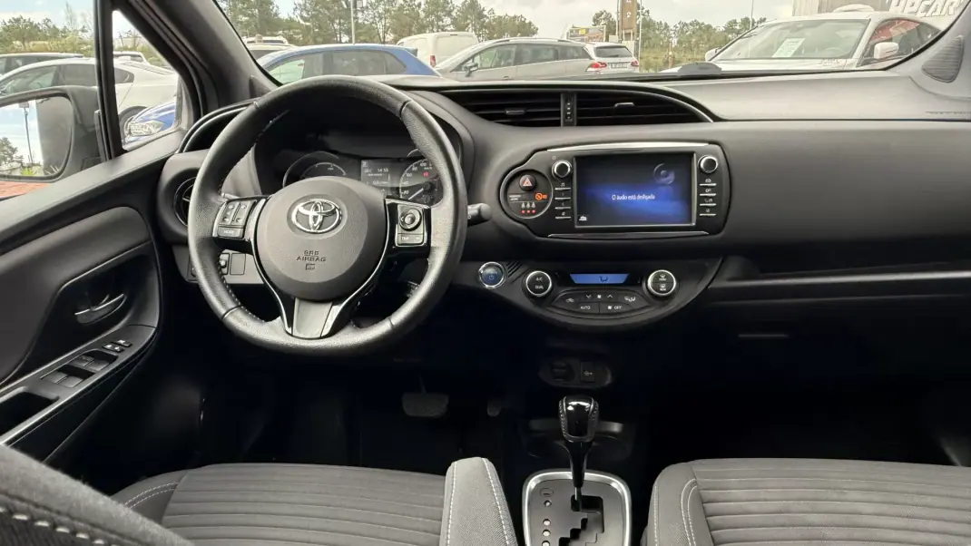 Toyota Yaris 2018 - 16990 EUR, 80000 km - AUTO.MOTO.pt - 80000km - foto 24 de 29