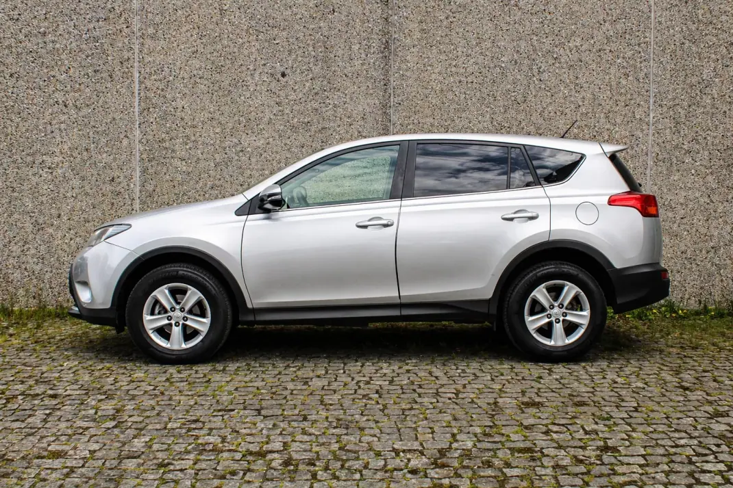 Toyota RAV4 2013 - 16250 EUR, 182522 km - AUTO.MOTO.pt - 182522km - foto 5 de 36