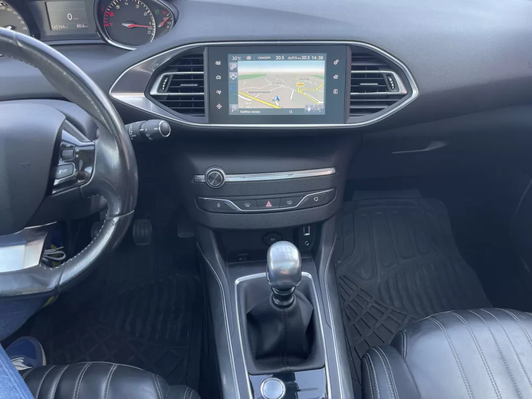 Peugeot 308 2014 - 12490 EUR, 143165 km - 143165km - foto 15 de 22