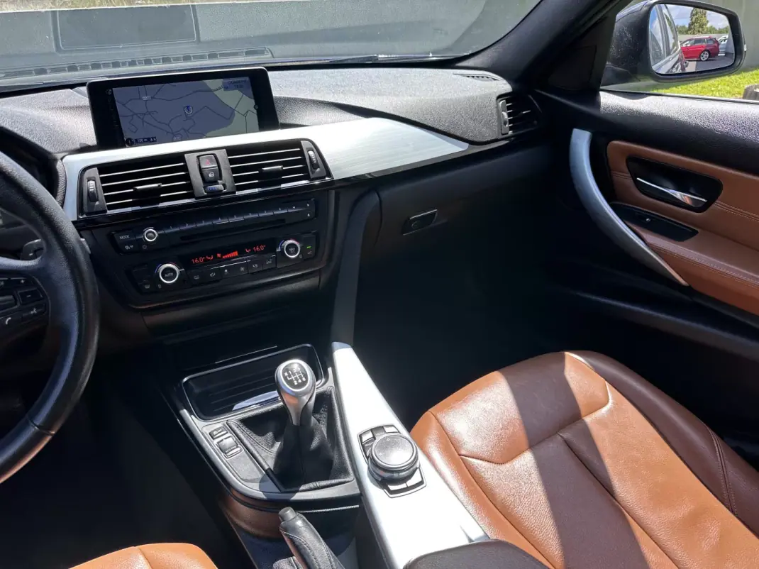 BMW 320 2015 - 14900 EUR, 240000 km - AUTO.MOTO.pt - 240000km - foto 31 de 59