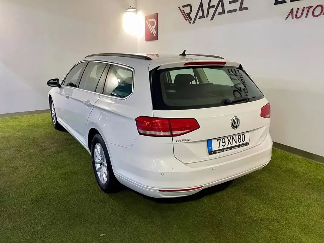 Volkswagen Passat Variant 2019 - 15750 EUR, 257000 km - AUTO.MOTO.pt - 257000km - foto 6 de 33