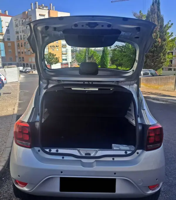 Dacia Sandero 2018 - 8500 EUR, 155000 km - AUTO.MOTO.pt - 155000km - foto 17 de 22