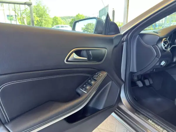 Mercedes-Benz CLA 180 2016 - 17950 EUR, 146271 km - AUTO.MOTO.pt - 146271km - foto 19 de 33