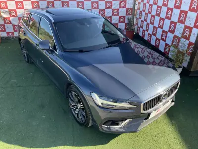 Volvo V60 2021 - 29990 EUR, 96190 km - AUTO.MOTO.pt - 96190km - foto 6 de 28