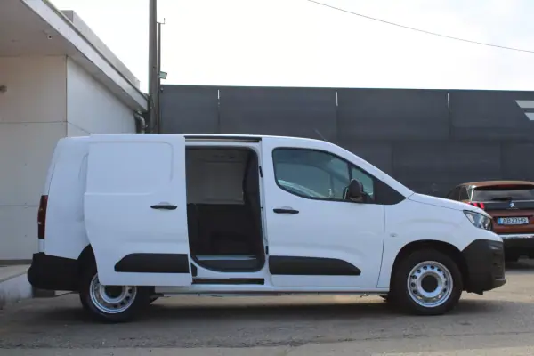 Peugeot Partner 1.5 BlueHDI Premium Longa 2020 - 14990 EUR, 176000 km - AUTO.MOTO.pt - 176000km - foto 5 de 18