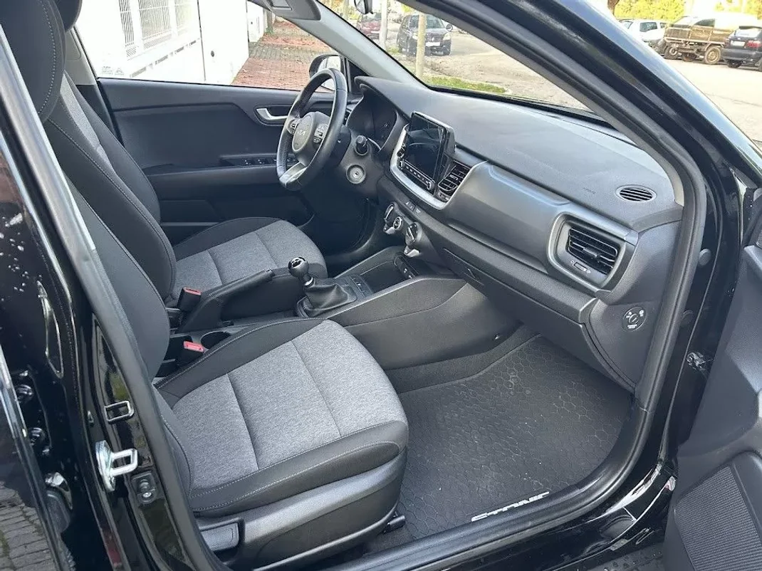 Kia Stonic 2023 - 17490 EUR, 23350 km - 23350km - foto 9 de 16
