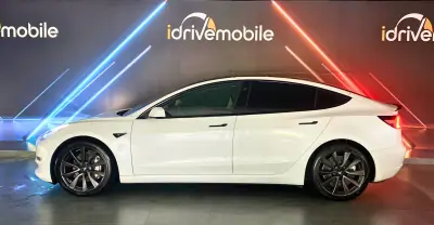 Tesla Model 3 2020 - 29900 EUR, 108726 km - AUTO.MOTO.pt - 108726km - foto 11 de 36