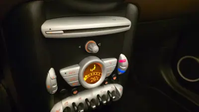 MINI Cooper 2010 - 9900 EUR, 144067 km - AUTO.MOTO.pt - 144067km - foto 41 de 56