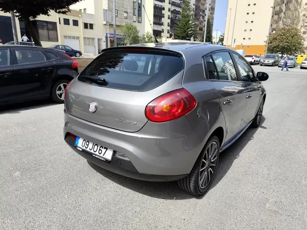 Fiat Bravo 2010 - 5980 EUR, 147000 km - AUTO.MOTO.pt - 147000km - foto 17 de 23
