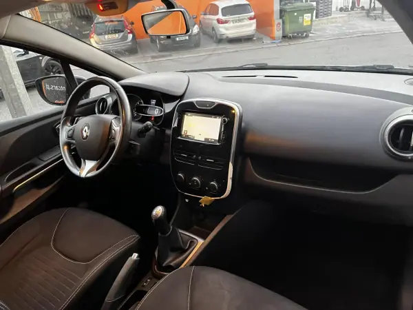 Renault Clio Sport Tourer 2016 - 10900 EUR, 138639 km - AUTO.MOTO.pt - 138639km - foto 17 de 21