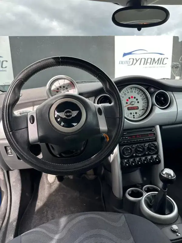 MINI Cooper 2004 - 7000 EUR, 214300 km - AUTO.MOTO.pt - 214300km - foto 9 de 9