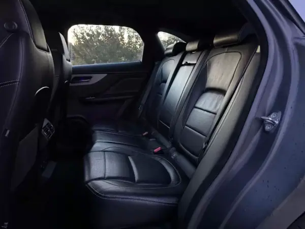 Jaguar F-Pace 2016 - 30999 EUR, 144450 km - AUTO.MOTO.pt - 144450km - foto 15 de 33