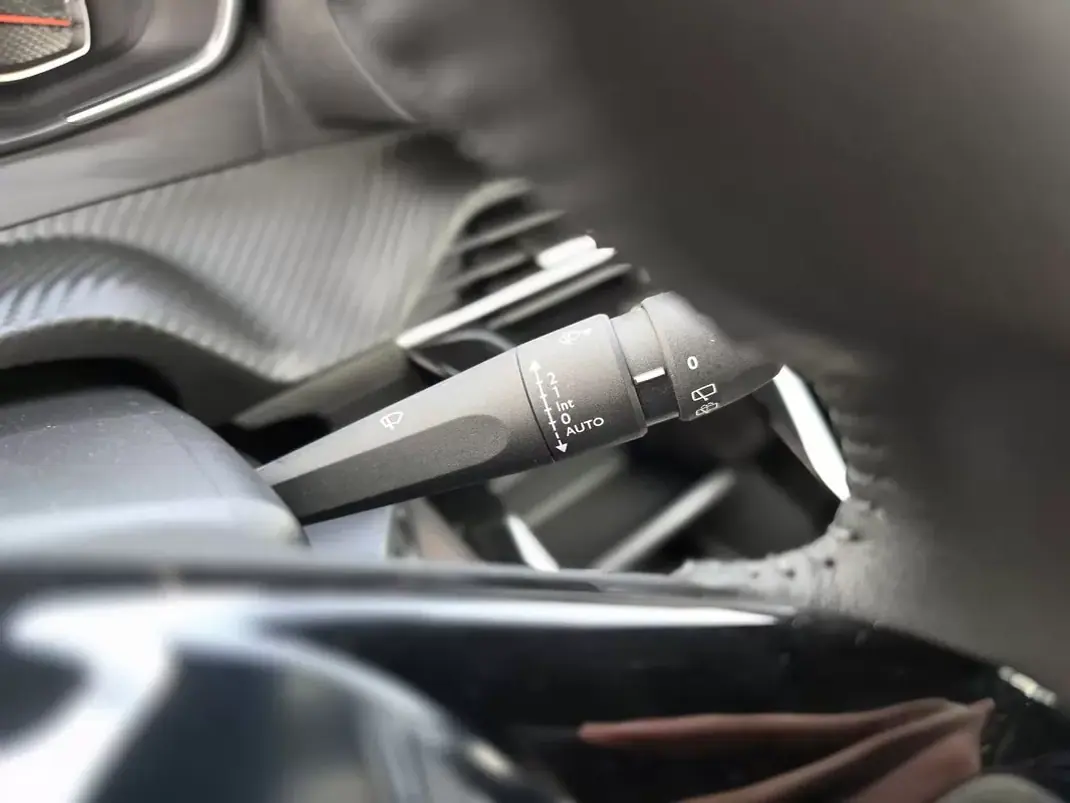 Peugeot 2008 2024 - 18500 EUR, 10965 km - AUTO.MOTO.pt - 10965km - foto 17 de 34