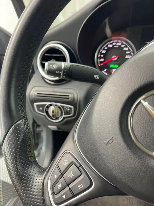 Mercedes-Benz C 180 2016 - 21999 EUR, 107000 km - AUTO.MOTO.pt - 107000km - foto 17 de 19