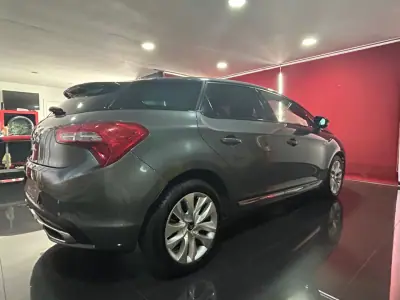 Citroën DS5 2013 - 10500 EUR, 205941 km - AUTO.MOTO.pt - 205941km - foto 6 de 22