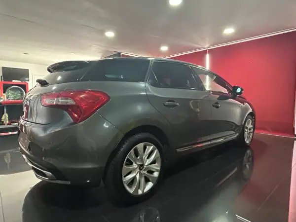 Citroën DS5 2013 - 10500 EUR, 205941 km - AUTO.MOTO.pt - 205941km - foto 6 de 22