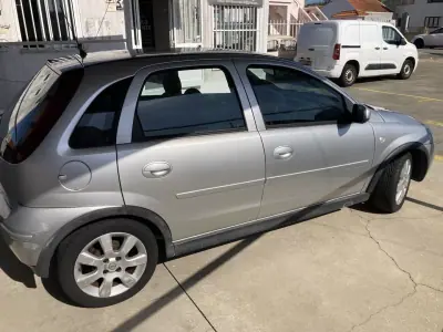 Opel Corsa 2005 - 2750 EUR, 187000 km - AUTO.MOTO.pt - 187000km - foto 4 de 11