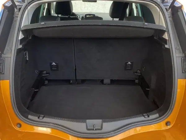 Renault Scénic 2019 - 16900 EUR, 71000 km - AUTO.MOTO.pt - 71000km - foto 19 de 19