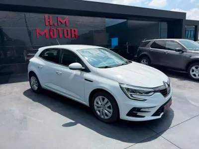 Renault Mégane 2022 - 15900 EUR, 121000 km - AUTO.MOTO.pt - 121000km - foto 3 de 11