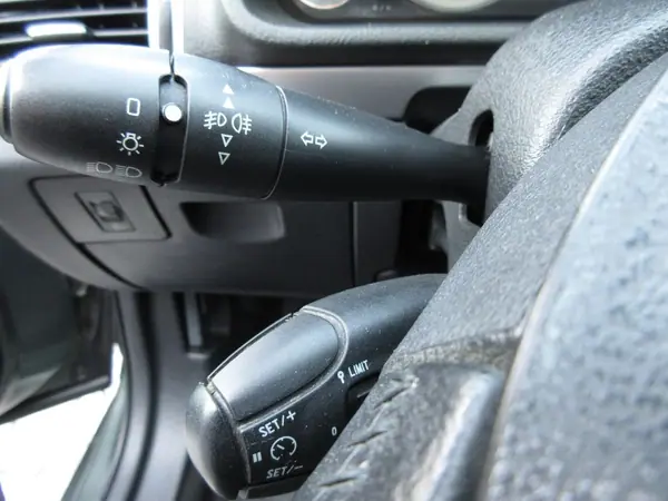 Peugeot 407 SW 2008 - 3999 EUR, 218000 km - AUTO.MOTO.pt - 218000km - foto 12 de 16