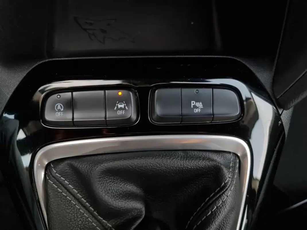 Opel Corsa 2020 - 15990 EUR, 140000 km - AUTO.MOTO.pt - 140000km - foto 25 de 31