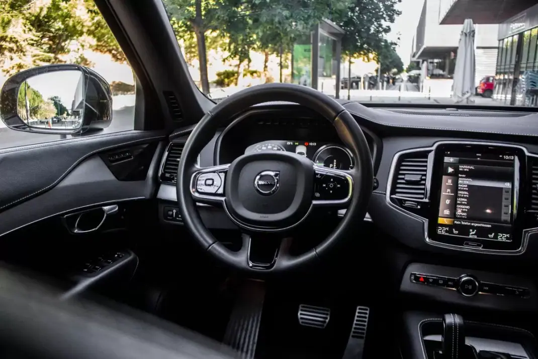 Volvo XC 90 2022 - 47000 EUR, 132399 km - AUTO.MOTO.pt - 132399km - foto 34 de 43