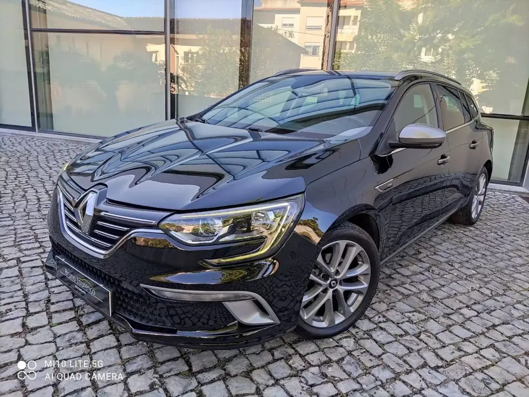 Renault Mégane Sport Tourer 2018 - 14900 EUR, 112000 km - AUTO.MOTO.pt - 112000km - foto 1 de 28