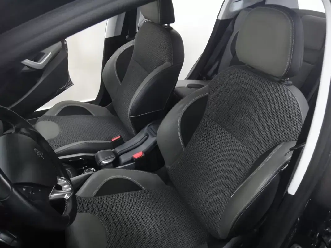Peugeot 2008 2018 - 10250 EUR, 109000 km - 109000km - foto 10 de 21