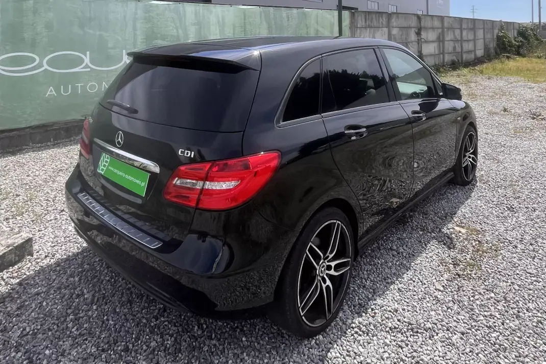 Mercedes-Benz B 180 2011 - 9990 EUR, 323900 km - AUTO.MOTO.pt - 323900km - foto 8 de 18