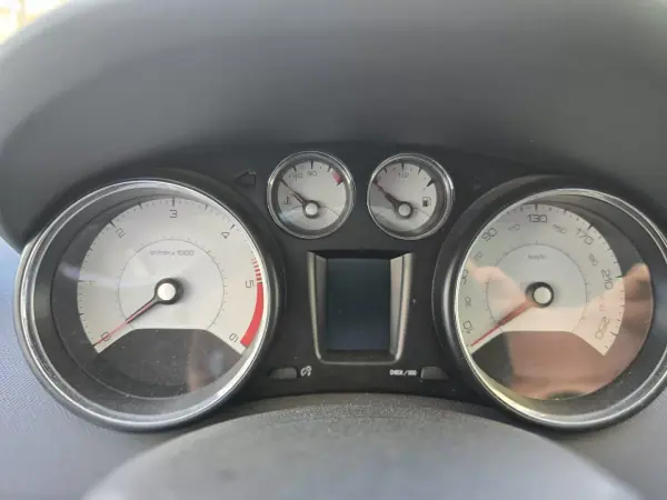 Peugeot 308 SW 2013 - 4999 EUR, 193000 km - AUTO.MOTO.pt - 193000km - foto 13 de 25