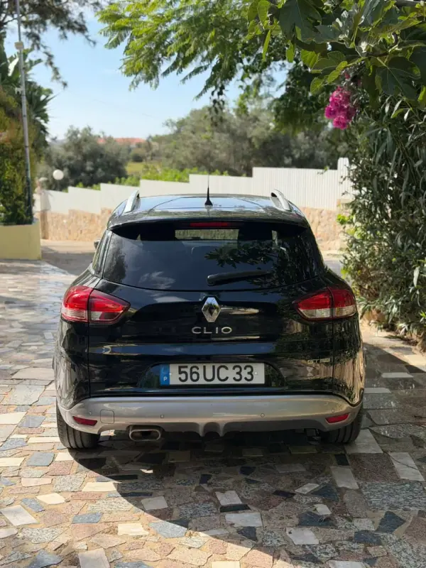 Renault Clio 2018 - 13900 EUR, 145107 km - AUTO.MOTO.pt - 145107km - foto 6 de 10