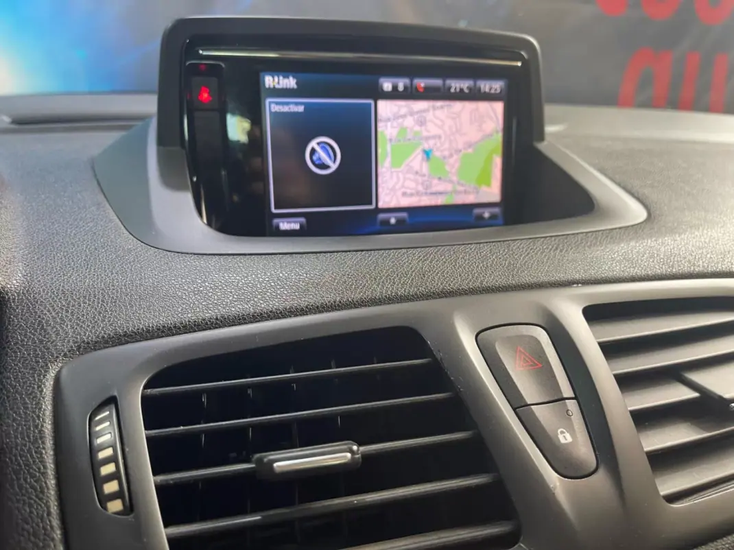 Renault Mégane Sport Tourer 2014 - 9999 EUR, 163000 km - AUTO.MOTO.pt - 163000km - foto 42 de 47