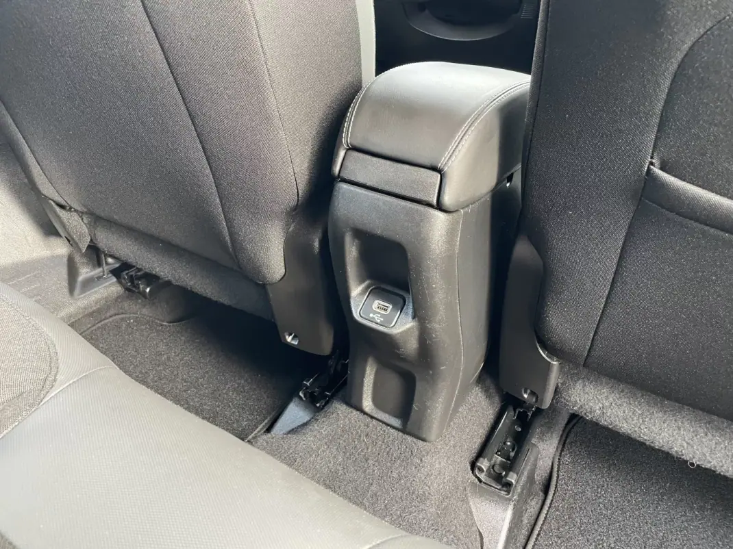 Jeep Renegade 2019 - 15500 EUR, 106977 km - AUTO.MOTO.pt - 106977km - foto 38 de 39