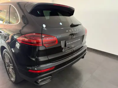 Porsche Cayenne 2016 - 34000 EUR, 280000 km - AUTO.MOTO.pt - 280000km - foto 5 de 23
