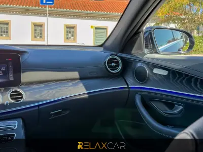 Mercedes-Benz E 300 2020 - 29500 EUR, 135000 km - AUTO.MOTO.pt - 135000km - foto 20 de 25